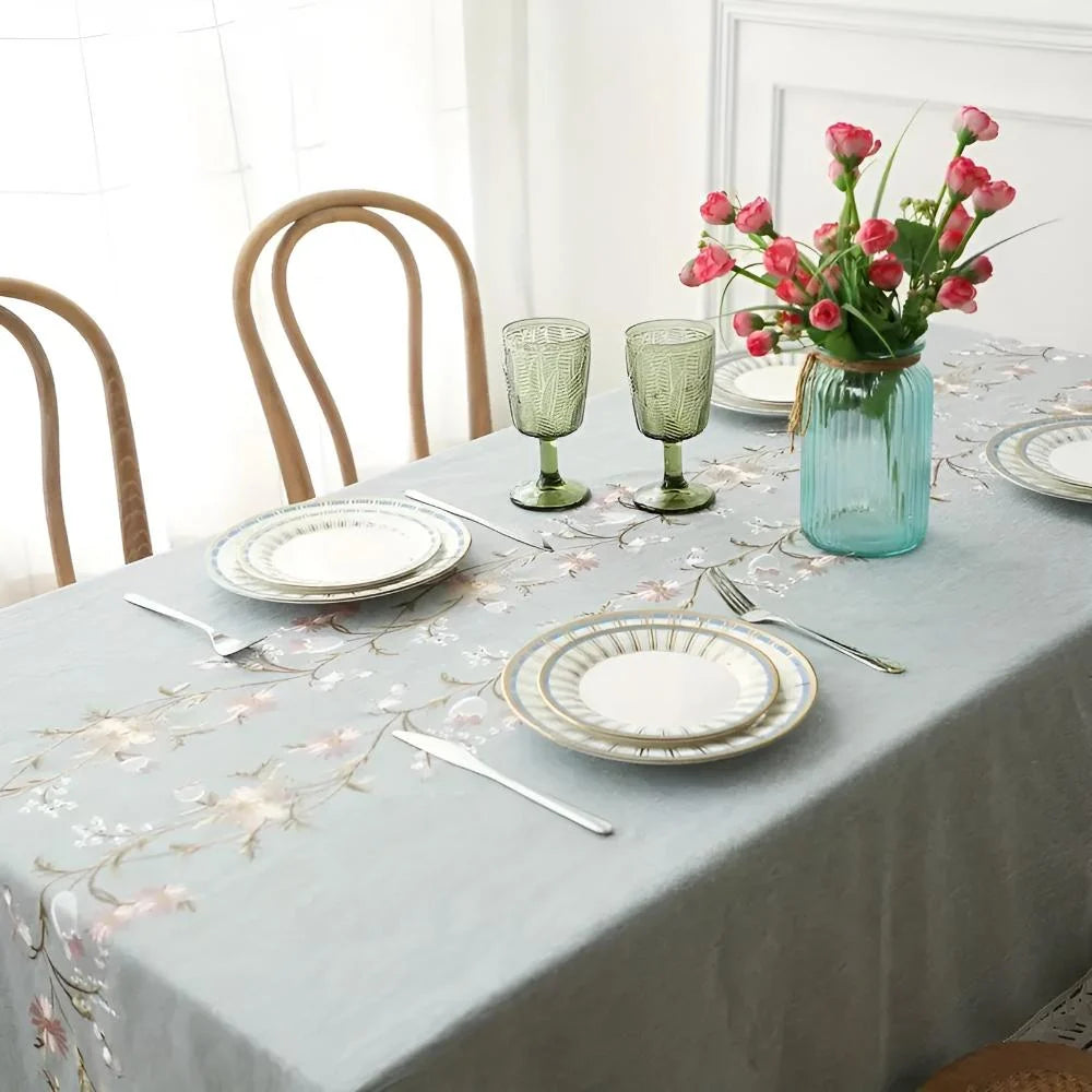 Blythe Elegance Tablecloth | 100% Polyester Rectangular, Woven Design 3