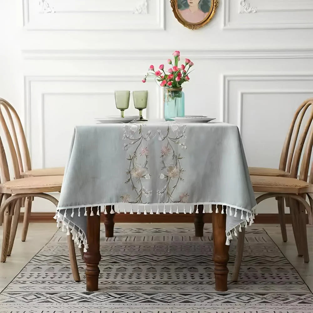 Blythe Elegance Tablecloth | 100% Polyester Rectangular, Woven Design 4