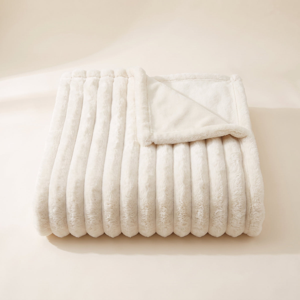 Cielo Plush Throw Blanket in Ivory White, Style Room