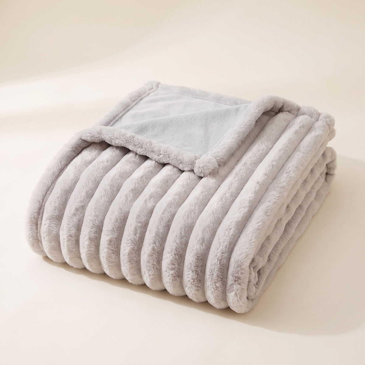 Cielo Plush Throw Blanket in Light Grey, Style Room