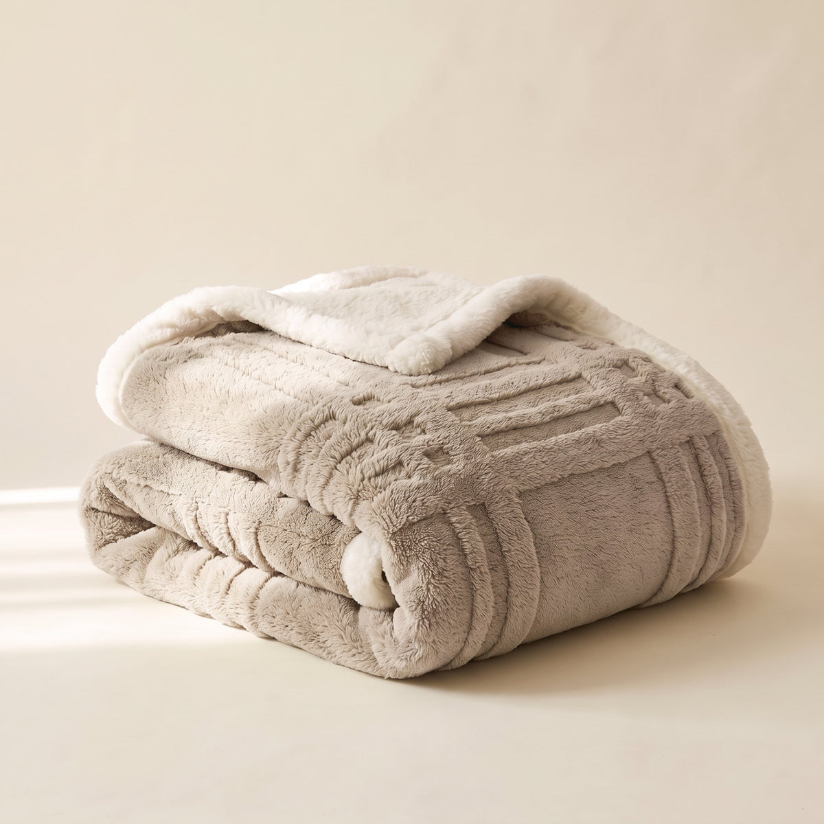 Cosmo Fluffy Blanket in Misty Gray, Style Room