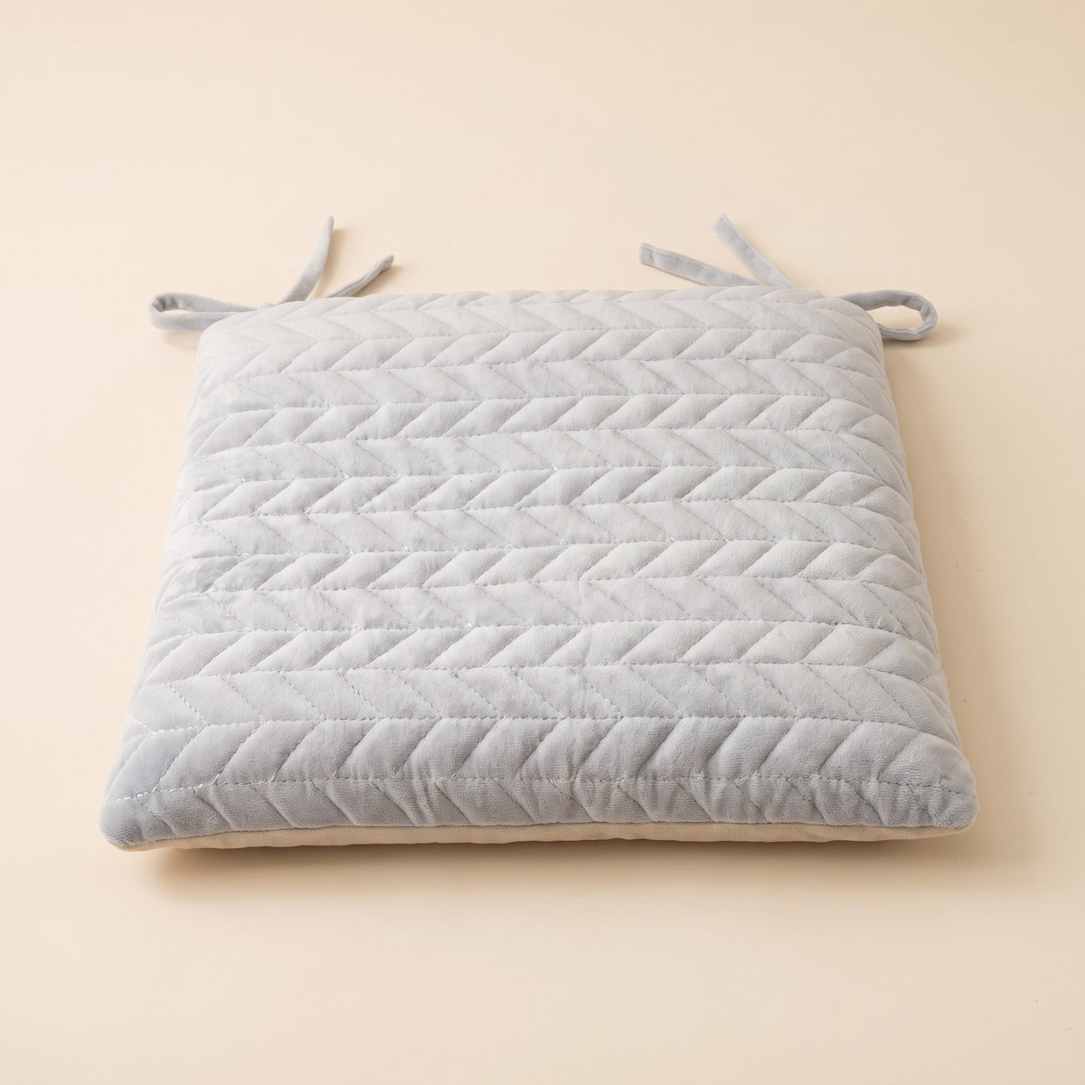 Kairo Quilted Seat Cushion in Frost Tone, Style Room