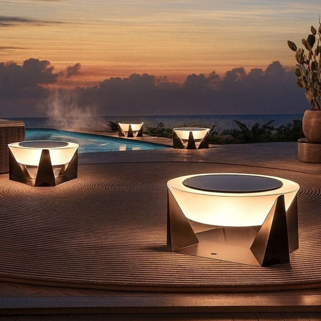 Lumen solar garden light in black