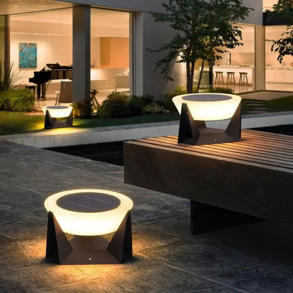 Lumen solar garden light in black, view 5
