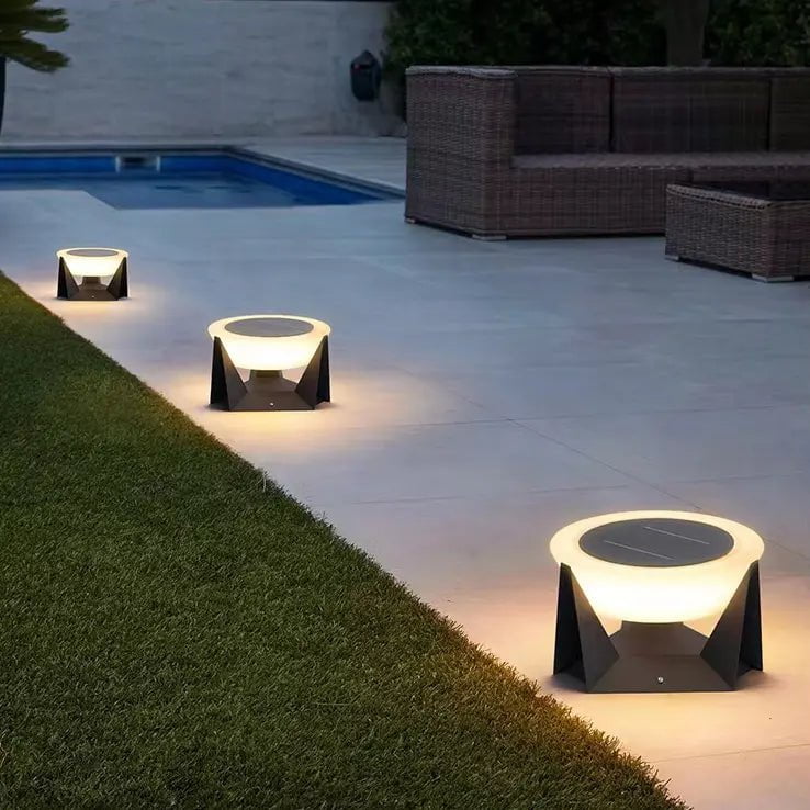 Lumen solar garden light in black, view 6