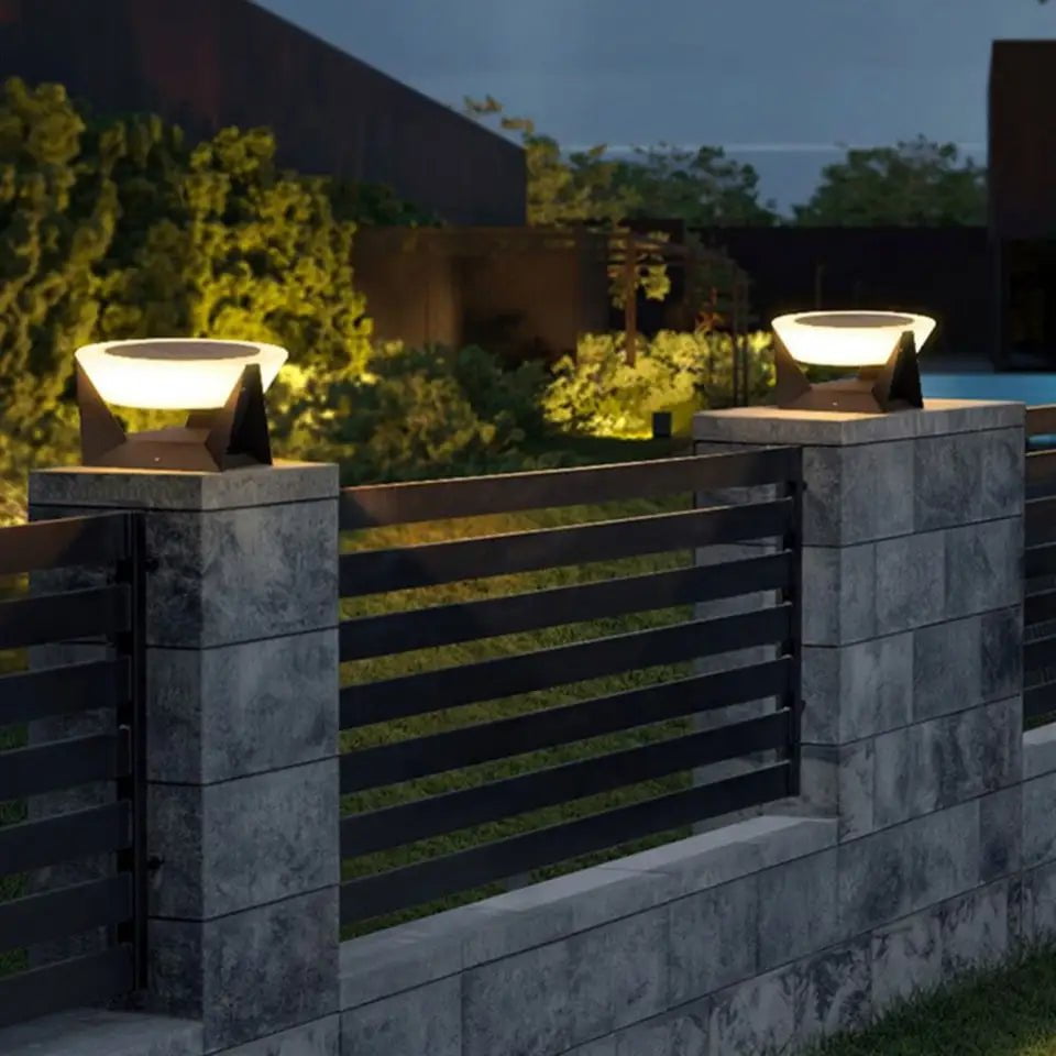 Lumen solar garden light in black, view 8