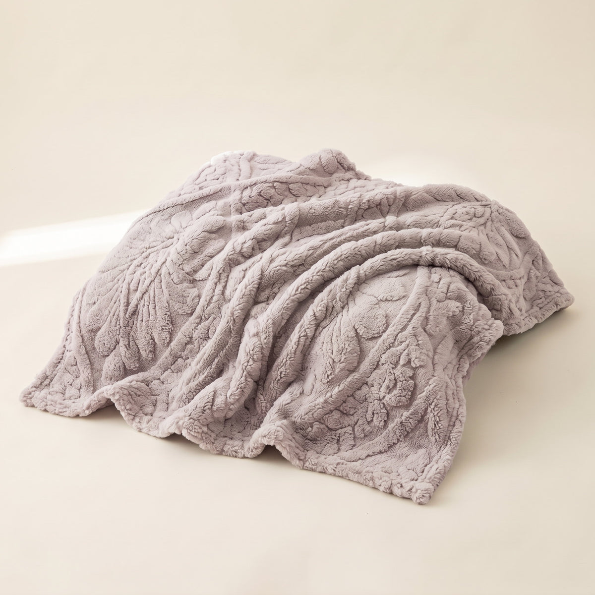 Pavo Jacquard Fleece Blanket in Lilac Mist, Style Room