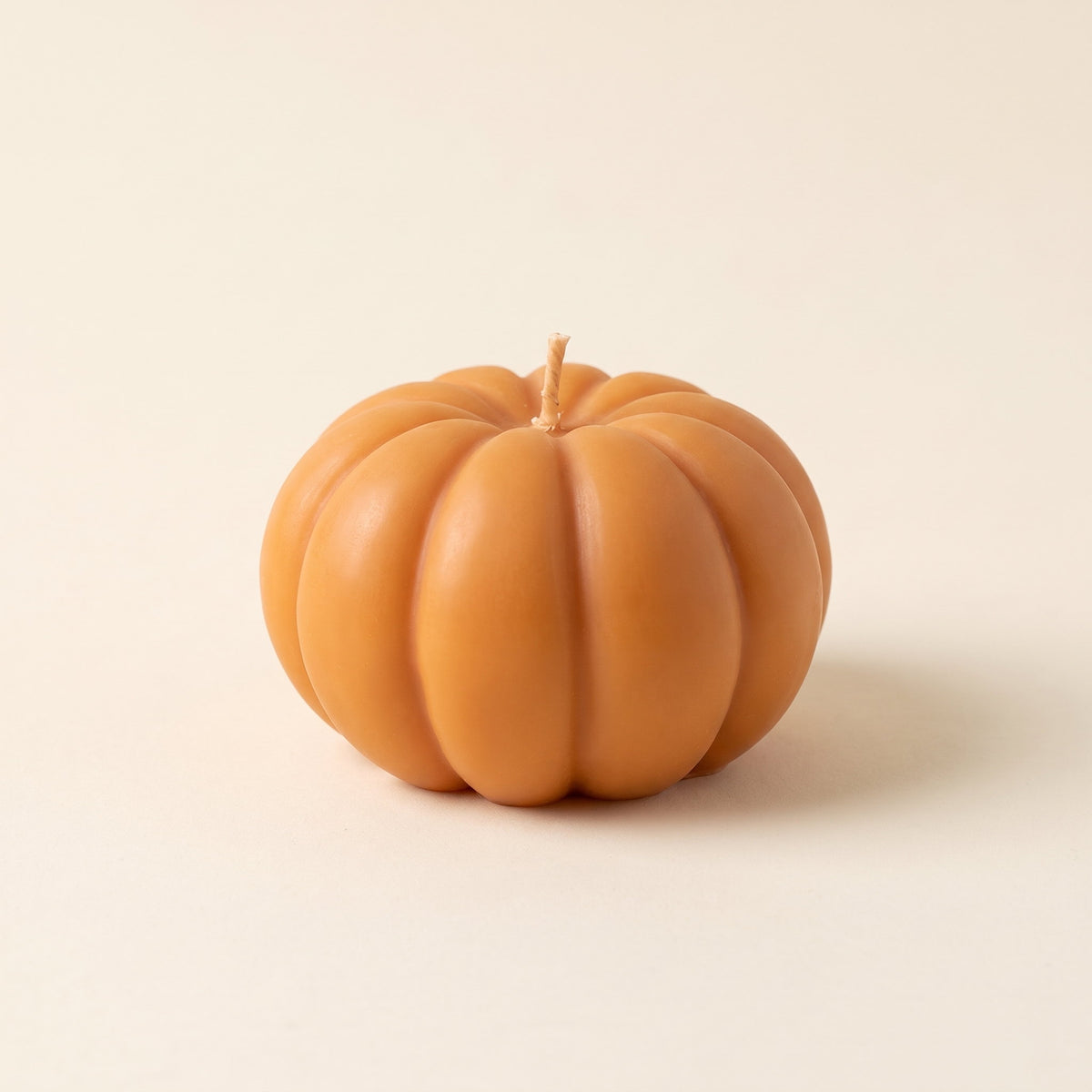 Pippin pumpkin candle in orange, Style Room