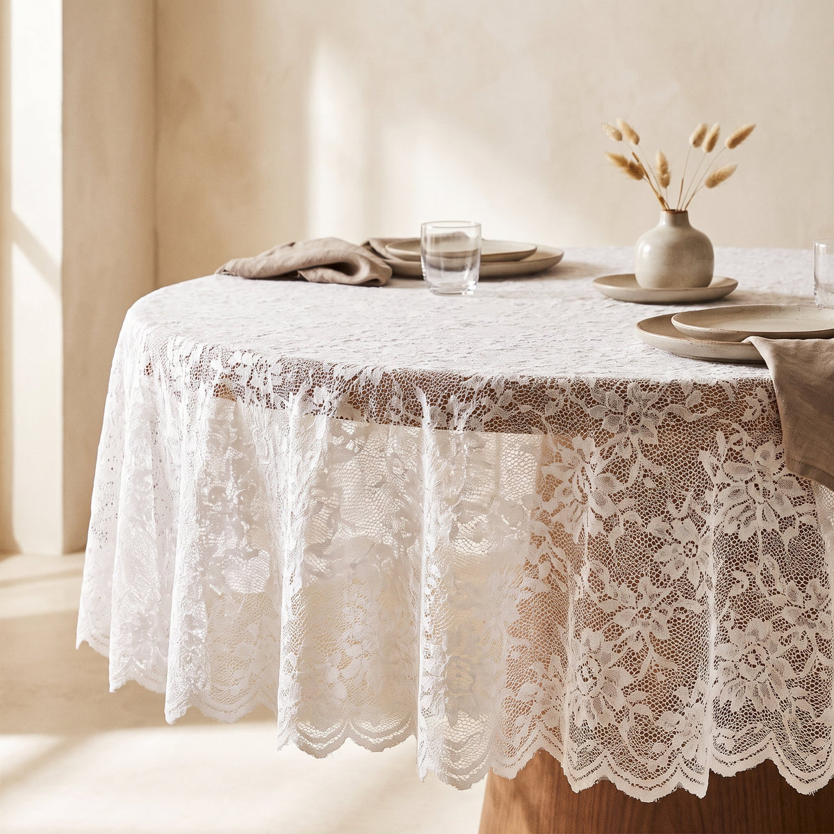 Serena Round Tablecloth in Pure White, Style Room